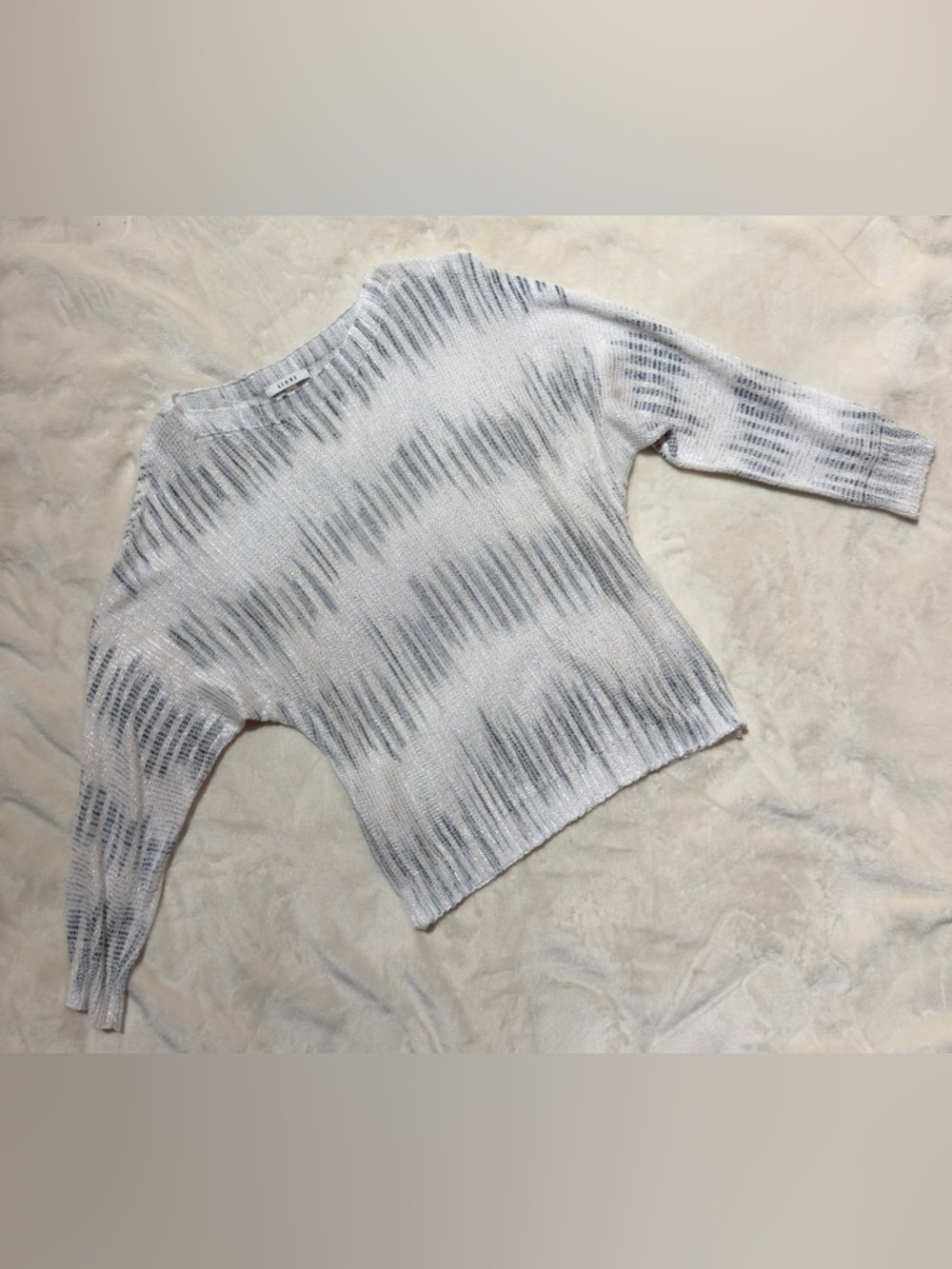 Sioni | Lightweight White & Gray Patterned Knit Sweater